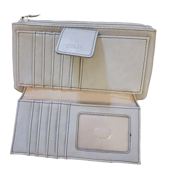 Relic gray womens wristlet. Chevron front. Snap closure. - Picture 3 of 8